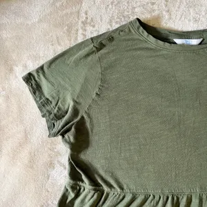 Time And Tru Womens Tiered Ruffle Blouse - Olive Green Short Sleeve Shirt thumbnail 2