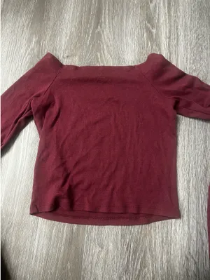 Long Sleeve Hollister Top  thumbnail 2