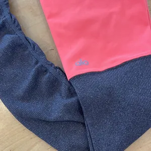 ALO Yoga GODDESS WOMENS XS # 87370 Coral‎ and grey (charcoal) Leggings Dance thumbnail 5