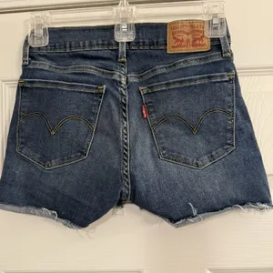 Levi's Cutoff Shorts Sz 25 710 Super Skinny Blue Medium Wash Tight‎ Hottie Sexy thumbnail 2