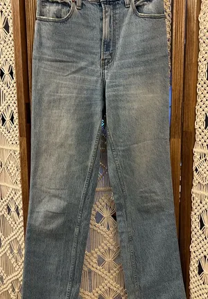 Abercrombie & Fitch 90’s Straight Ultra High Rise Jeans thumbnail 1