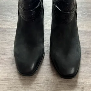 Vionic Carnelia Black Leather Ankle Boots Waterproof Booties with Buckle 7 thumbnail 4