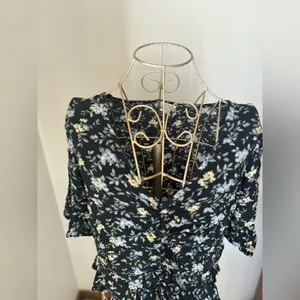 American Eagle Floral Ruffle Hem 3/4 Sleeve Top Size Small thumbnail 10