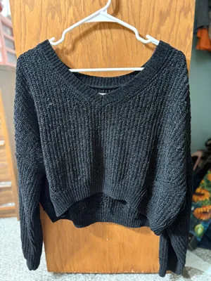 American Eagle Chenille V-Neck Crop Pullover Sweater thumbnail 2