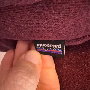 Patagonia P-6 Logo Uprisal Hoodie Women’s M Burgundy Pullover Sweatshirt thumbnail 5