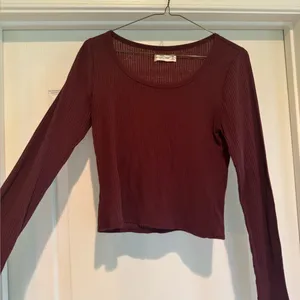 Abercrombie Maroon Fitted Long Sleeve Cropped Top thumbnail 2