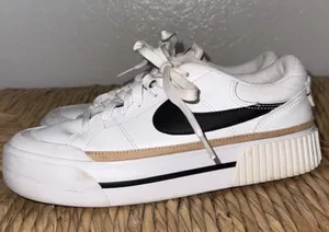 Women's Nike Court Visit Legacy Lift Casual Shoes Size 8 thumbnail 1
