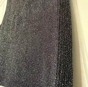 Shimmering Black Metallic Ribbed Mock Neck Top XS/S | Elegant Sparkle Knit Sleeveless Party Top | Pull&Bear thumbnail 4