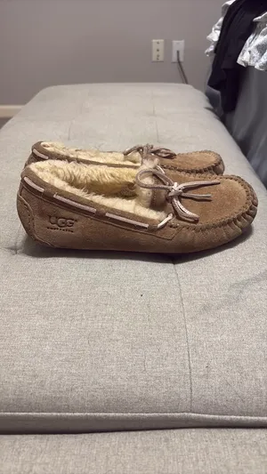 Ugg slippers  thumbnail 2