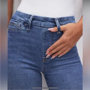 $98 Good American GA 3 (large) power stretch pull on slight flare jeans GLS478T thumbnail 6