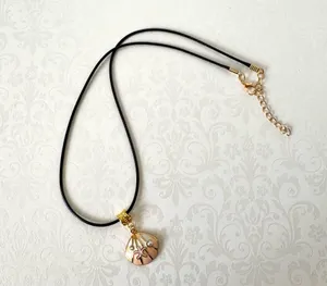 Seashell Necklace Gold thumbnail 2