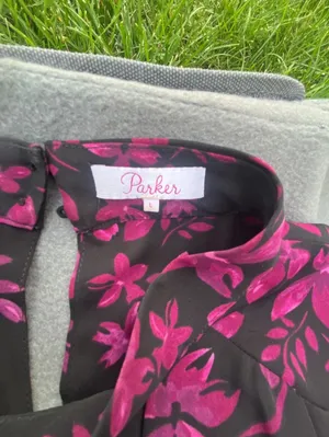 Parker Purple Floral V-neck Flounce Dress Size L thumbnail 4