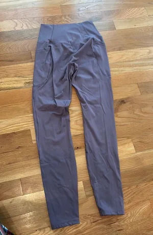 Halara leggings thumbnail 1