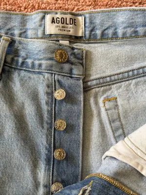 AGOLDE Women’s 29 Distressed Denim Cutoff Shorts Star Patch Button Fly thumbnail 9