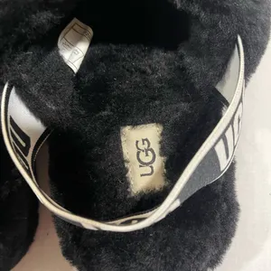 UGG  OH YEA Black Fluffy Slippers thumbnail 4