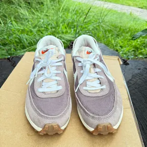 Woman's Sneakers Nike Waffle Debut Vintage Running Shoe size 9.5 thumbnail 2