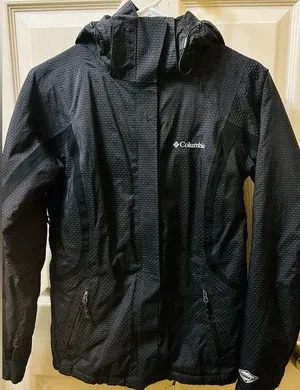 Woman’s Columbia ski jacket thumbnail 1