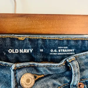 Old Navy Straight Cut Jean Shorts thumbnail 2