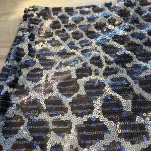 Express Womens Leopard Sequin‎ Mini Skirt Silver Blue Black Animal Print Large thumbnail 5