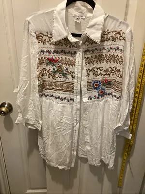 Embroidered White Button-Up Blouse with Floral Accents thumbnail 1