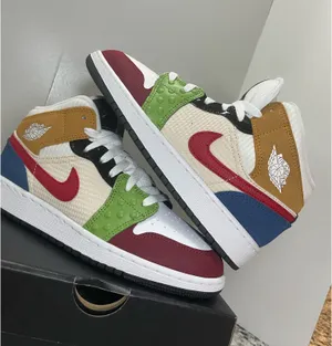Air Jordan 1 Mid woman’s size 6.5 Messy Room DR6957-100 athletic thumbnail 2