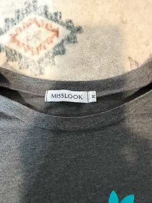 Misslook graphic t-shirt thumbnail 2
