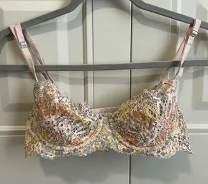 Victoria's Secret Lace Bra thumbnail 1