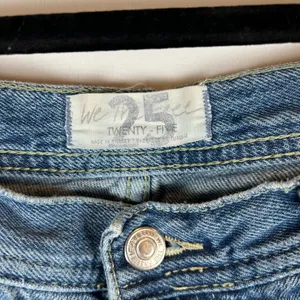 We The Free Maggie Button Fly Denim‎ Cropped Jeans Womens Size 25 Frayed Hem thumbnail 3
