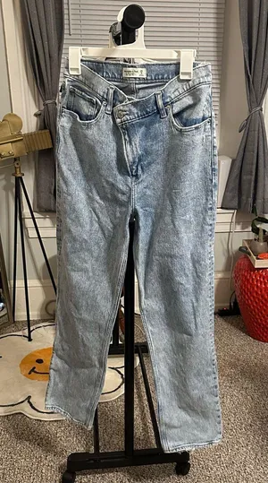 Abercrombie & Fitch The 90s Straight Ultra High Rise Jeans thumbnail 2