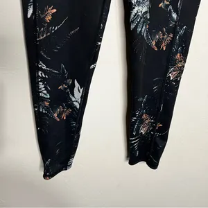 Sweaty Betty Tripical Patterned Reversible‎ to Black Leggings thumbnail 4