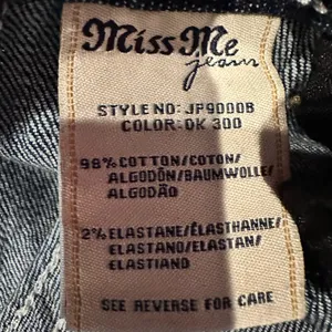 Miss Me Signature Boot Cut Crop Bling Jeans Dark Wash Size 27 thumbnail 11