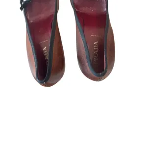 Prada Vintage Brown Leather Studded Grommet Bow Pumps Pointed Toe IT40 9.5 thumbnail 4
