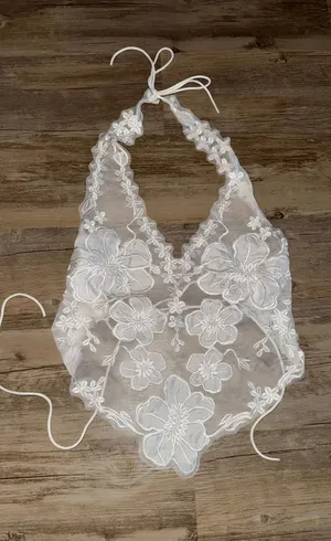 Lace halter top thumbnail 1