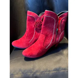Softwear Cecilia Red‎ Faux Suede Rosette Ankle Boots Kitten Heel Wide Width 7.5W thumbnail 9