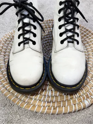 Dr. Martens Women’s Doc's. Doc Martens 11821 Boots 8 Eyes in White Gloss 7 thumbnail 2