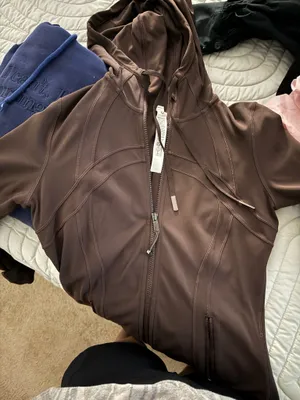 Lululemon  thumbnail 1