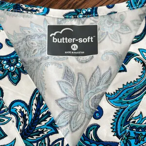 Scrubs Butter soft blue paisley pattern short sleeve thumbnail 2