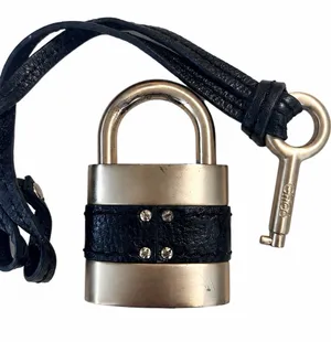 CHLOE PADDINGTON Black Leather / Gold Tone Metal Large Padlock & Large Gold Key thumbnail 6