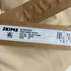 SKIMS Body High Waist Shapewear Shorts M thumbnail 5
