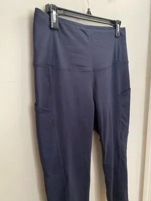 Women's High-Waist Capri Leggings in Deep Navy thumbnail 3