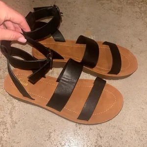 SheIn Black Strappy Sandals thumbnail 1