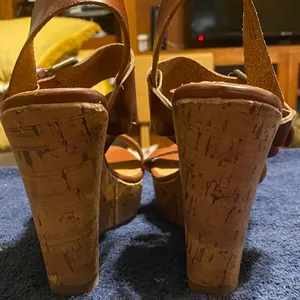 Mossimo Supply Co. Tan Leather Sandals Minor scratches refer to picture thumbnail 5