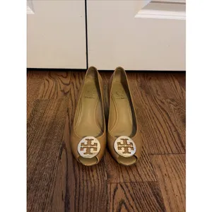 Tory Burch Womens Sally Tan Leather Round Toe Slip On Wedge Pump Heels 8M thumbnail 2