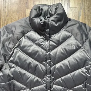 Women's The North Face 550 Down Filled Puffer Jacket Medium Ladies Silver thumbnail 2