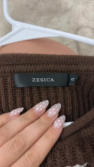 Sweater thumbnail 3