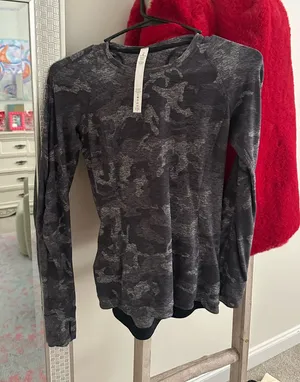 Lululemon Long Sleeve Top thumbnail 1