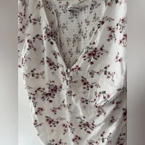 Abercrombie & Fitch White and Pink Floral Puff Sleeve‎ Bodysuit thumbnail 4