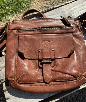 Harbour 2nd Leather Brown Crossbody Distressed Buckle‎ Purse thumbnail 1
