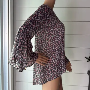 LC Lauren Conrad Ruffle Sleeve Split-Back Top Sz M thumbnail 6