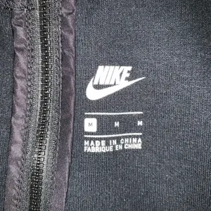 Nike Sportswear Tech Heat Gear Women's Top Black medium thumbnail 3